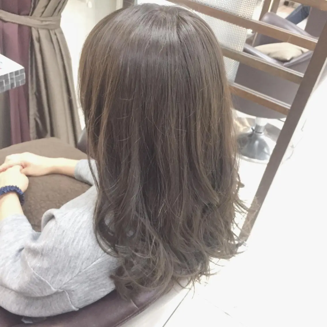 セミロング ロング カラー ブリーチ ネイビーカラー ブリーチなしカラー 大平 美沙のヘアスタイル