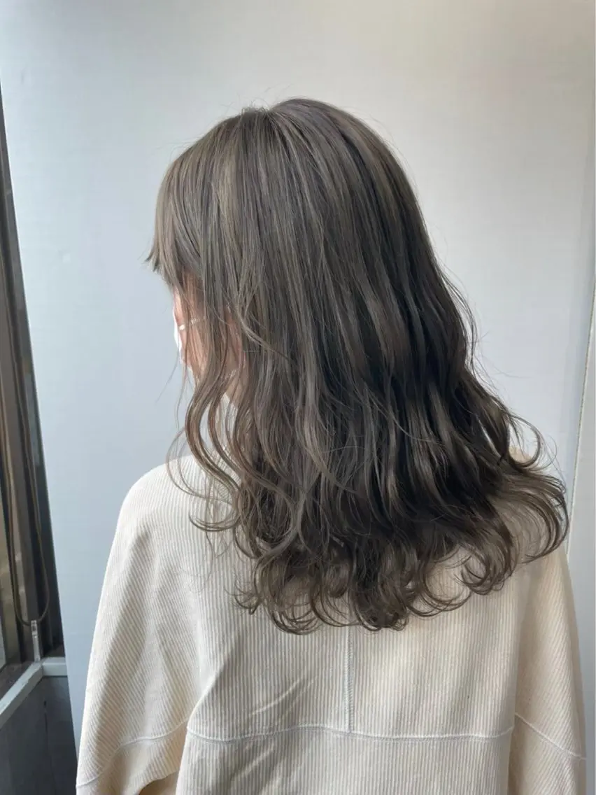 セミロング カラー オリーブカラー SHOEI／艶カラー /レイヤーカットのヘアスタイル