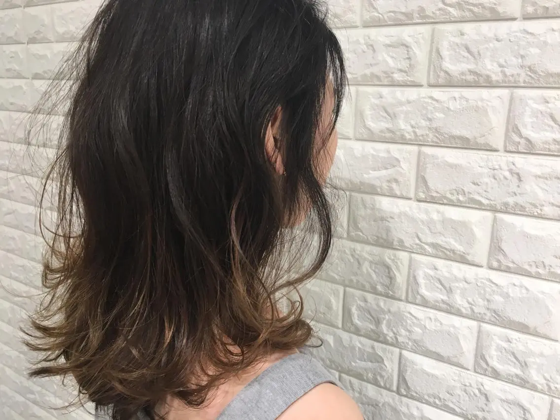 ミディアム カラー パーマ グラデーションカラー 髪質改善、エクステ 山口卓哉のヘアスタイル