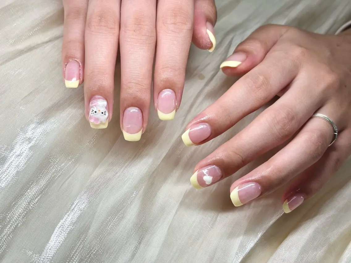 ネイル フレンチネイル 黄色 ハンドネイル ハンドケア ETE LUNA NAILのネイルデザイン