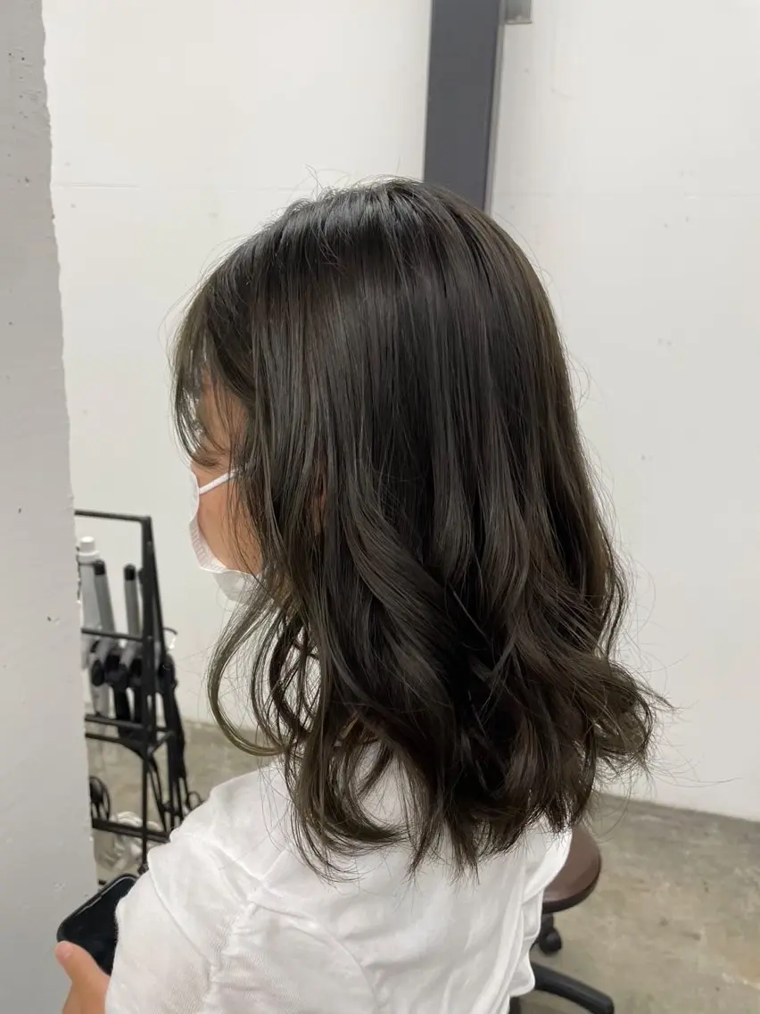 ミディアム カラー 黒野 菜月のヘアスタイル