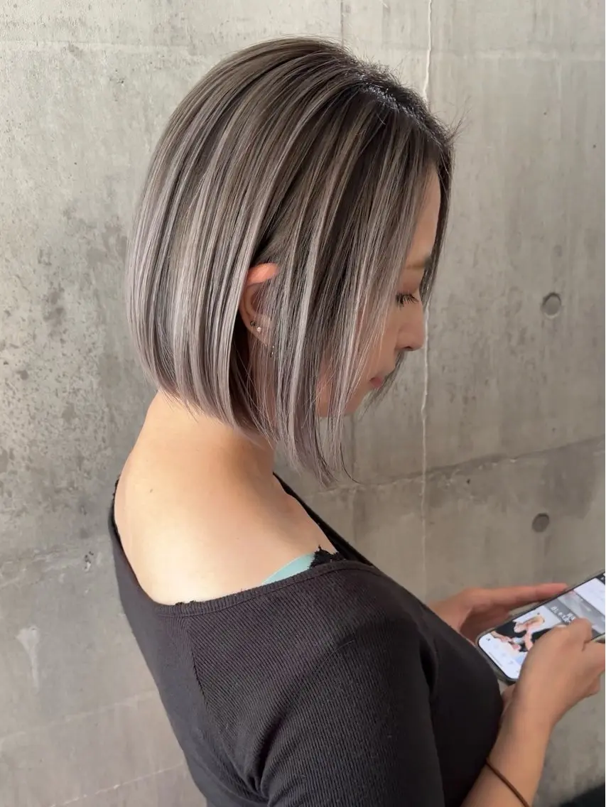 カラー 杉山永 ハイライトカラーのヘアスタイル