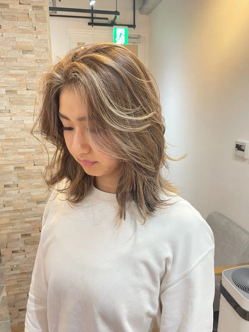 セミロング カラー ベージュカラー ハイライトカラー ハイライト カット ヘアカラー トリートメント YUI/ ブリーチカラー🌷のヘアスタイル