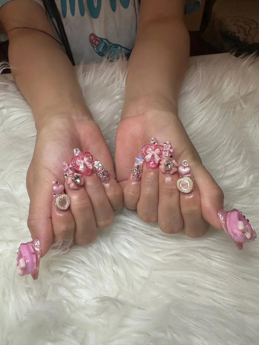 ネイル PEEKABOOミキ ネイル1級保持💅のネイルデザイン