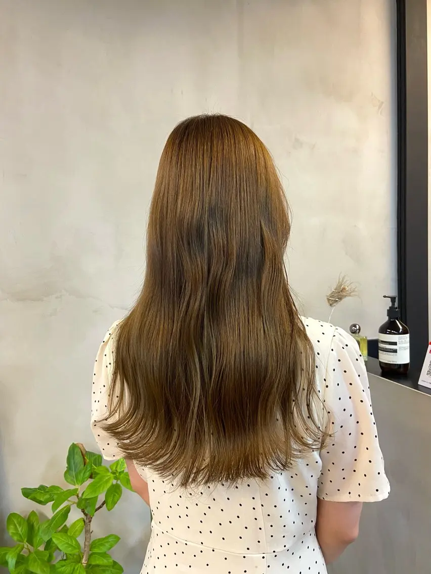 ミディアム カラー ベージュカラー ブリーチ ブリーチなしカラー オリーブベージュ ヘアカラー トリートメント mana/ブリーチ なし/ベージュ/暖色のヘアスタイル