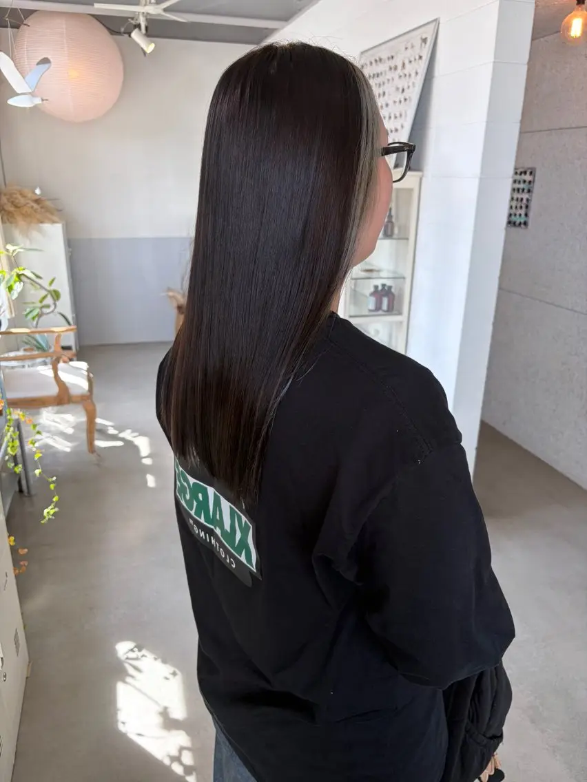 ロング カラー インナーカラー 小川 美咲のヘアスタイル
