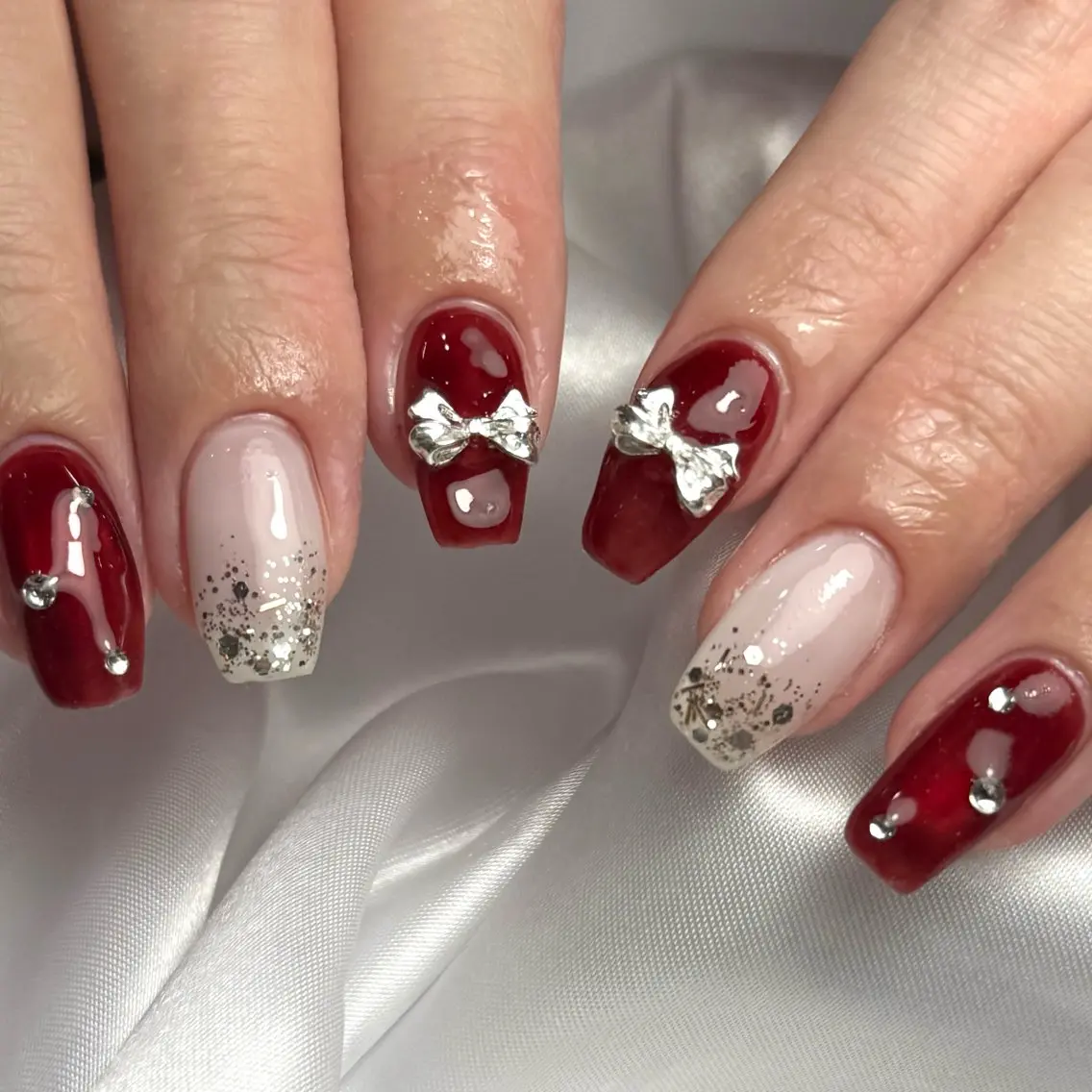 ネイル ボルドー マグネットネイル リボン Ray nail natsu🎀のネイルデザイン