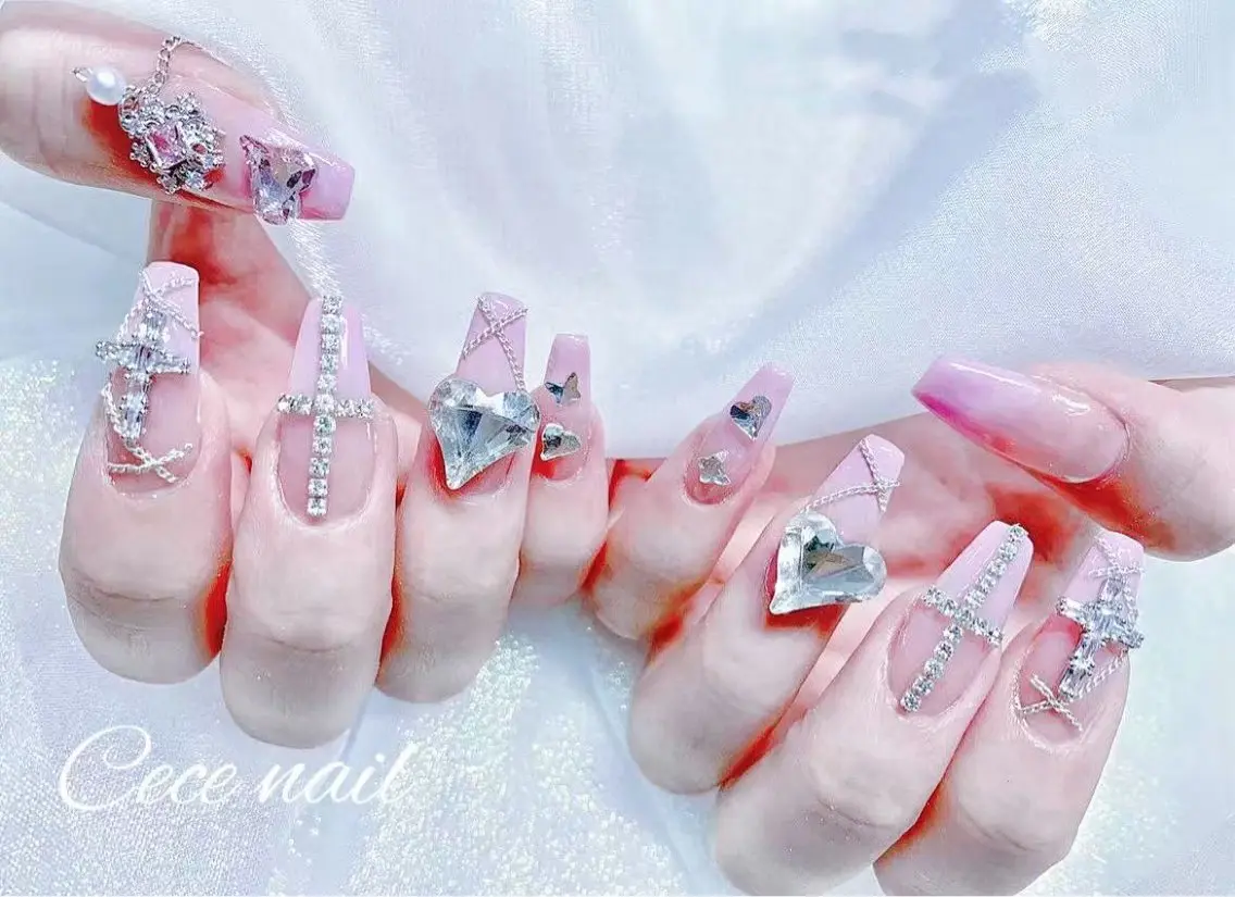 ネイル CeCeまつげパーマ マツエク❣️パリエクのネイルデザイン