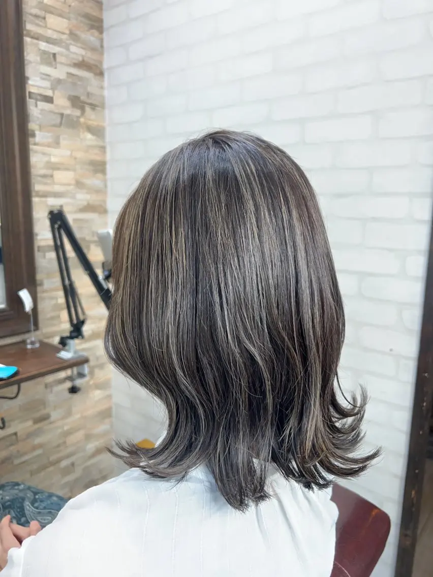ミディアム カラー グレージュ ハイライトカラー ハイライト 多賀 順平のヘアスタイル