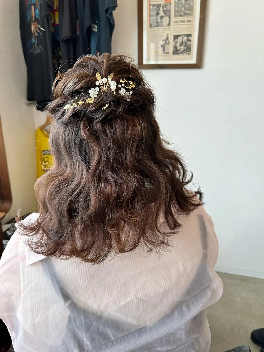 セミロング ヘアアレンジ ハーフアップ 岩村 夏姫のヘアスタイル