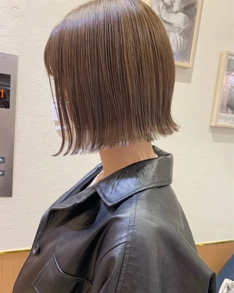 ミディアム カット トリートメント 髪質改善|透明 感カラー🩵レイヤーのヘアスタイル