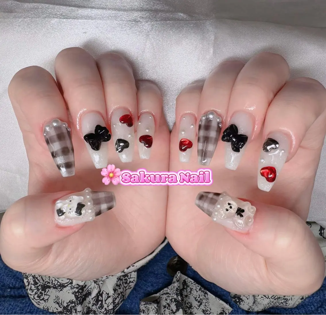 ネイル アートネイル オーロラネイル ボルドー チークネイル フレンチネイル ハンドネイル Sakura Nail Salonのネイルデザイン