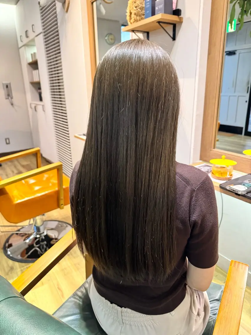 ロング カラー オリーブカラー ヘアカラー トリートメント ツキダテ ユイのヘアスタイル