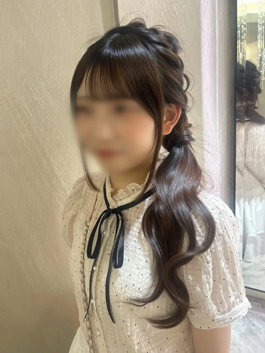 ロング お団子ヘア MONA AKARIのヘアスタイル