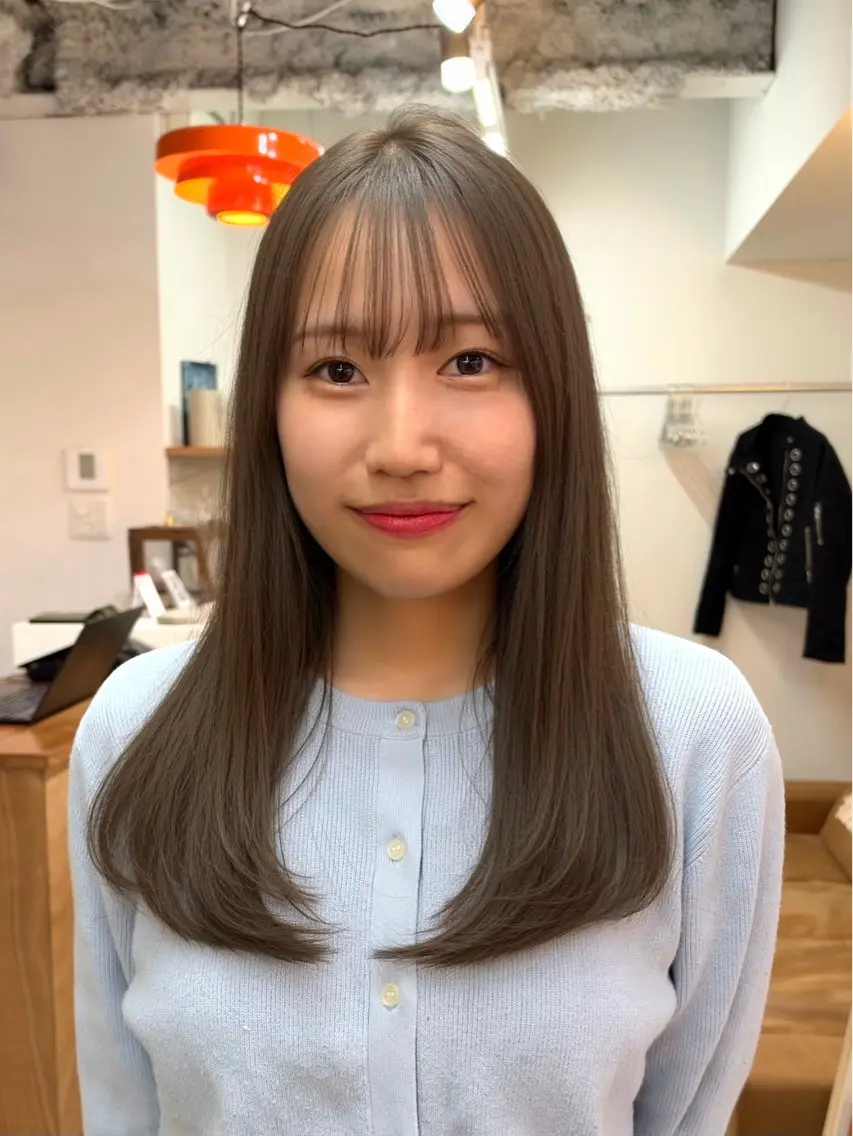 セミロング カラー 顔周りカット レイヤーカット カット ヘアカラー トリートメント まさと透明感ベージュ カラーレイヤーカットのヘアスタイル