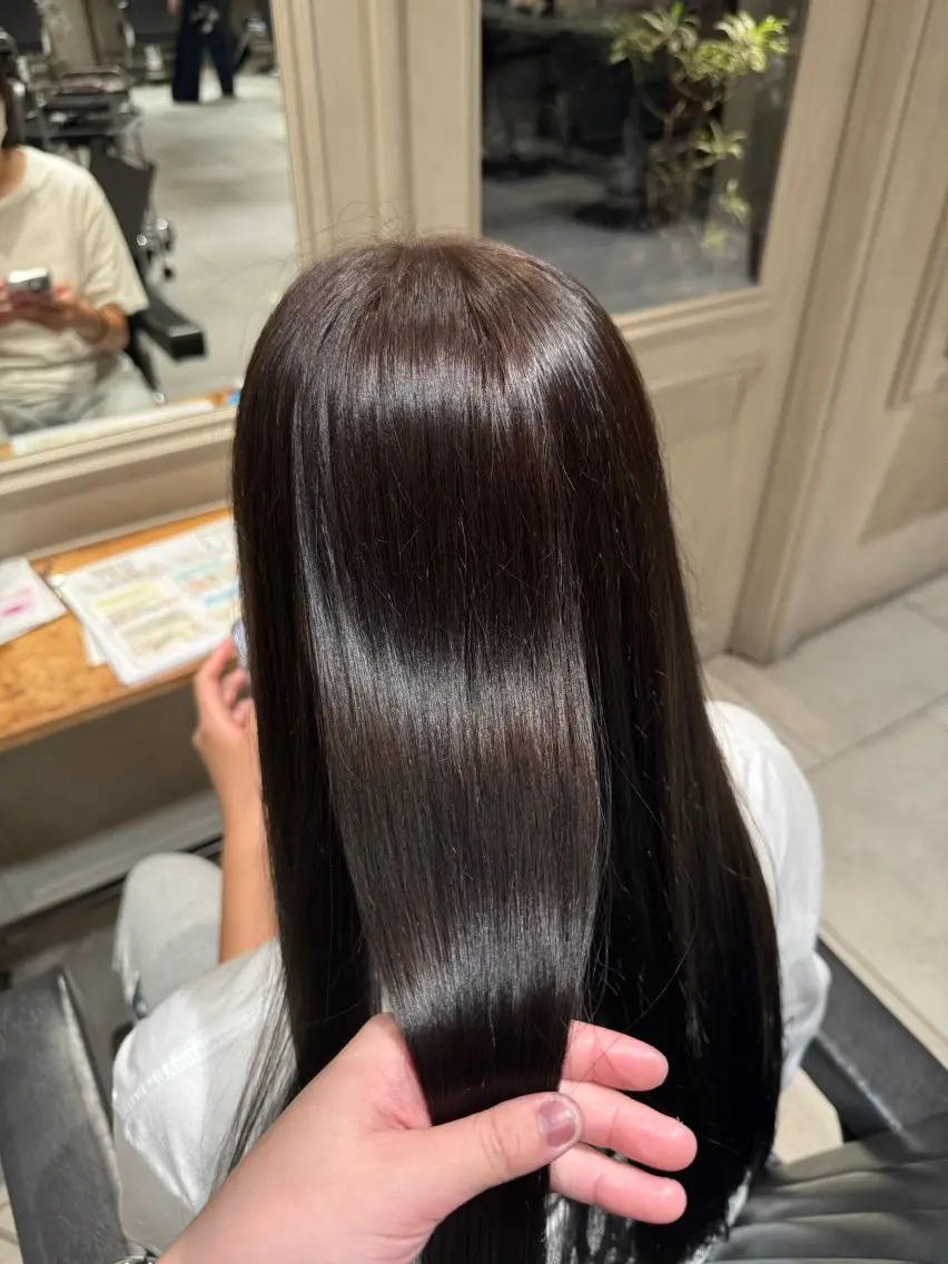 ロング ヘアカラー SAYA NEWTONのヘアスタイル