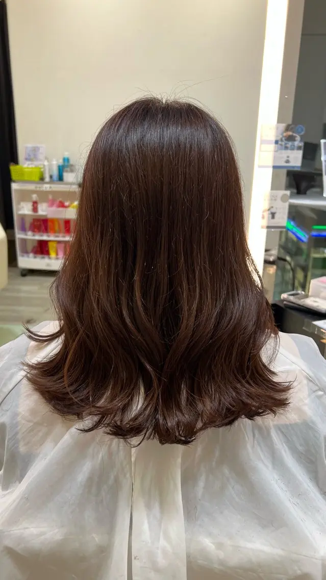 セミロング ヘアカラー トリートメント 近藤 羽南のヘアスタイル