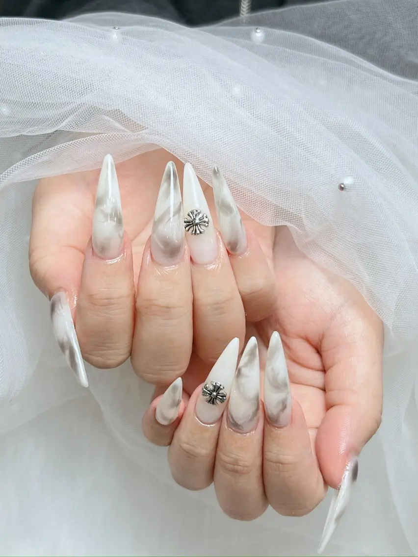 ネイル アートネイル オーロラネイル チークネイル 長さ出し フットネイル Miya _nailのネイルデザイン