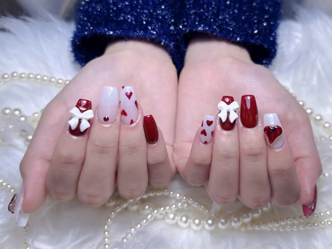 ネイル 長さ出し フレンチネイル ガラスフレンチ キラキラネイル マグネットネイル ハンドネイル Moa nailのネイルデザイン