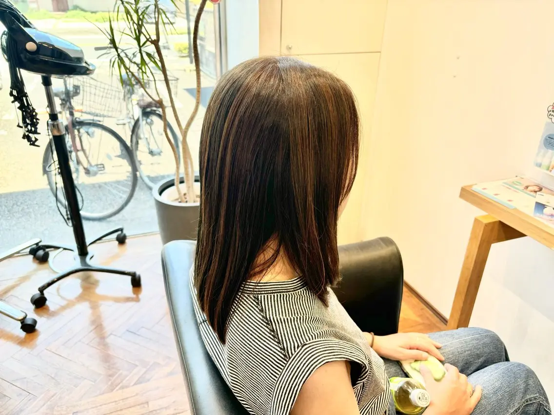 ミディアム カラー ミディアムパーマ ブリーチ イヤリングカラー ハイライトカラー イルミナカラー ショート✖️縮毛矯正 ✂️秋山知穂✂️のヘアスタイル