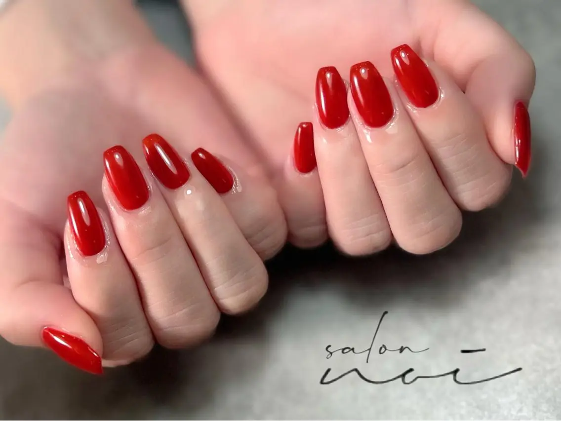 ネイル ワンカラーネイル 赤色 salon noiのネイルデザイン