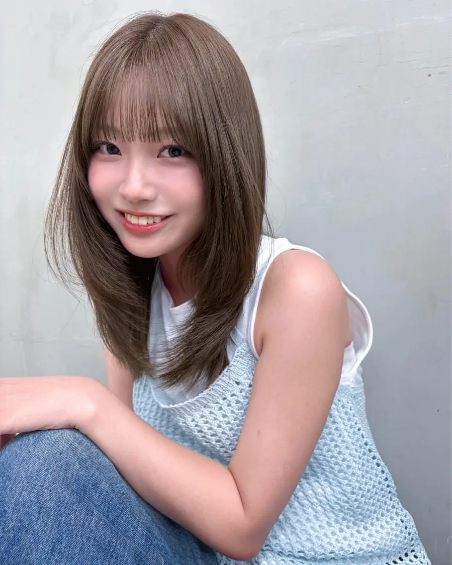 ミディアム カラー ミディアムレイヤー ベージュカラー オリーブベージュ レイヤーカット カット ヘアカラー トリートメント カットモデル募集中 🤍harunaのヘアスタイル