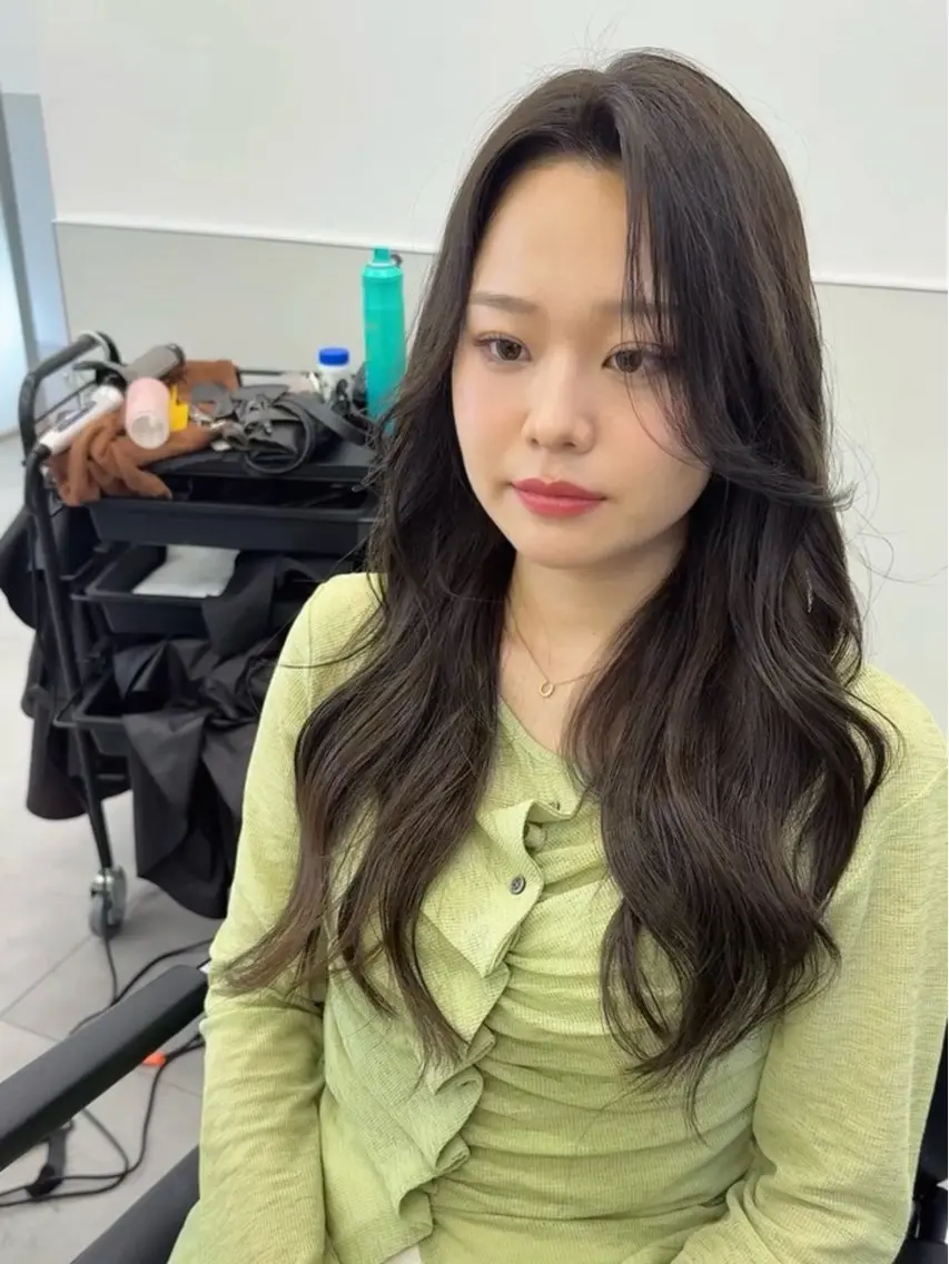 ロング カラー ロングレイヤー 韓国風ヘア レイヤーカット ロング カット ヘアカラー トリートメント 韓国ヘア🇰🇷 スズキのヘアスタイル