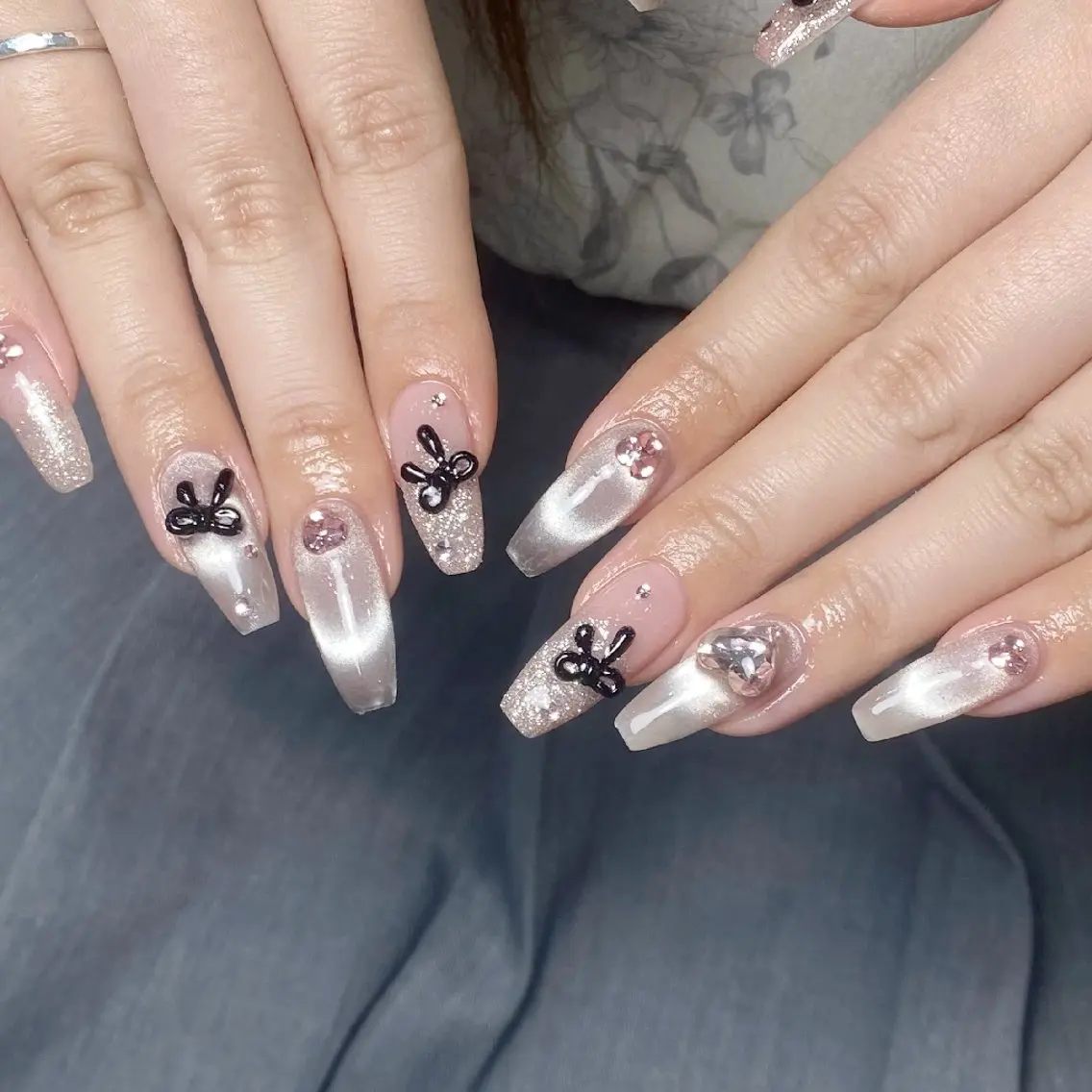 ネイル チークネイル フレンチネイル ジェルネイル ガーリー キラキラネイル ハンドネイル UM Nail Salonのネイルデザイン