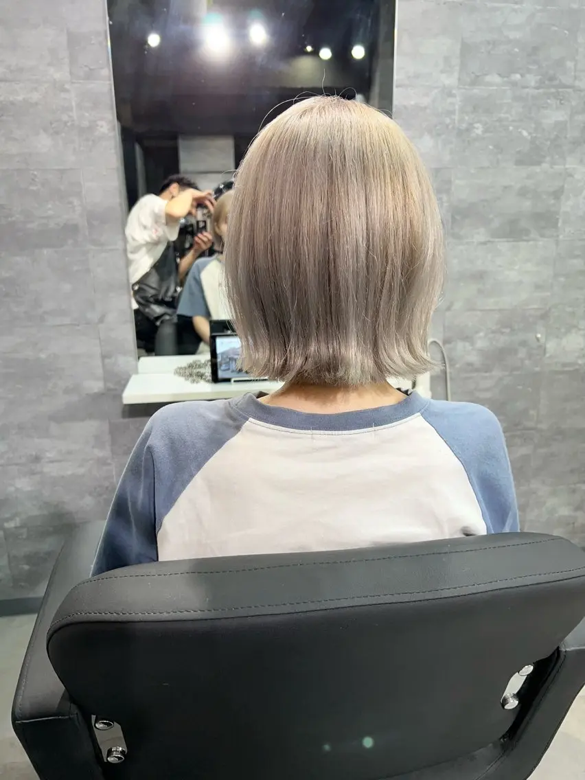 ミディアム カット ヘアカラー トリートメント RAISE by_WHITEのヘアスタイル