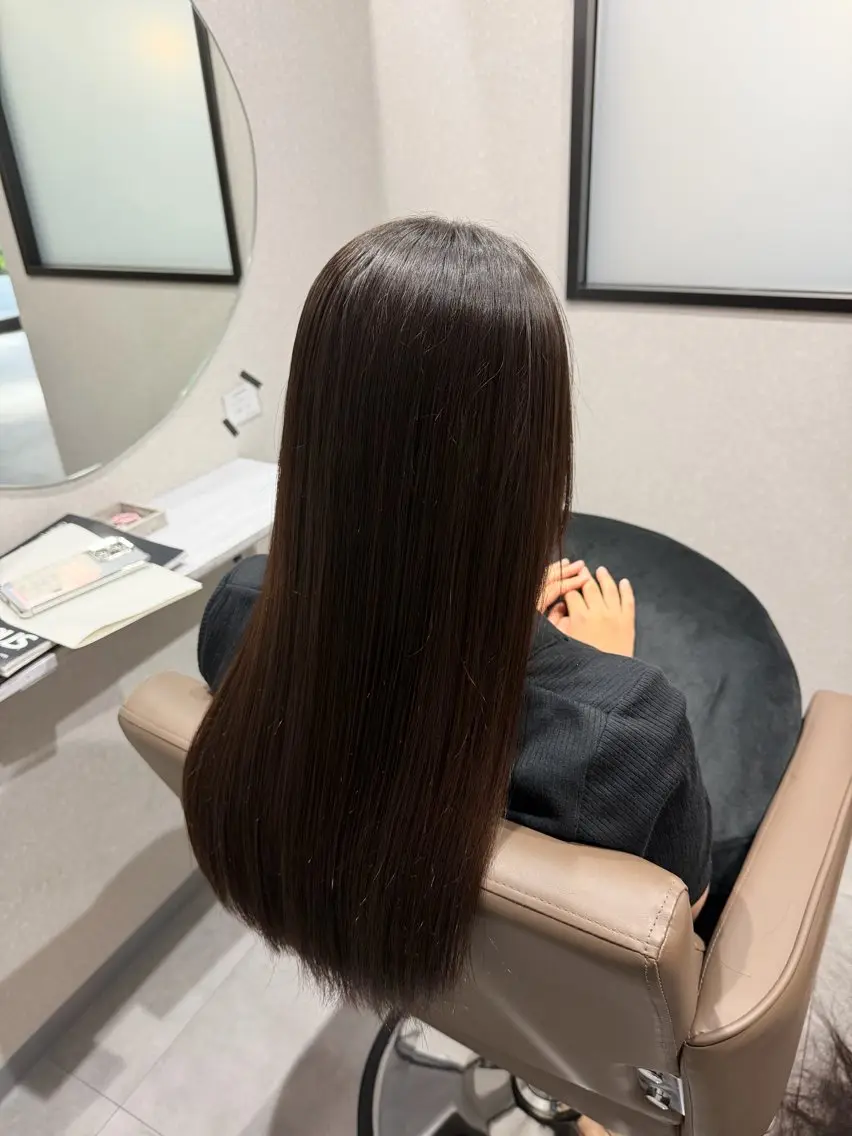ロング カット ヘアカラー 縮毛矯正 トリートメント 黒木日那/髪質改善/ グレージュ/レイヤーのヘアスタイル