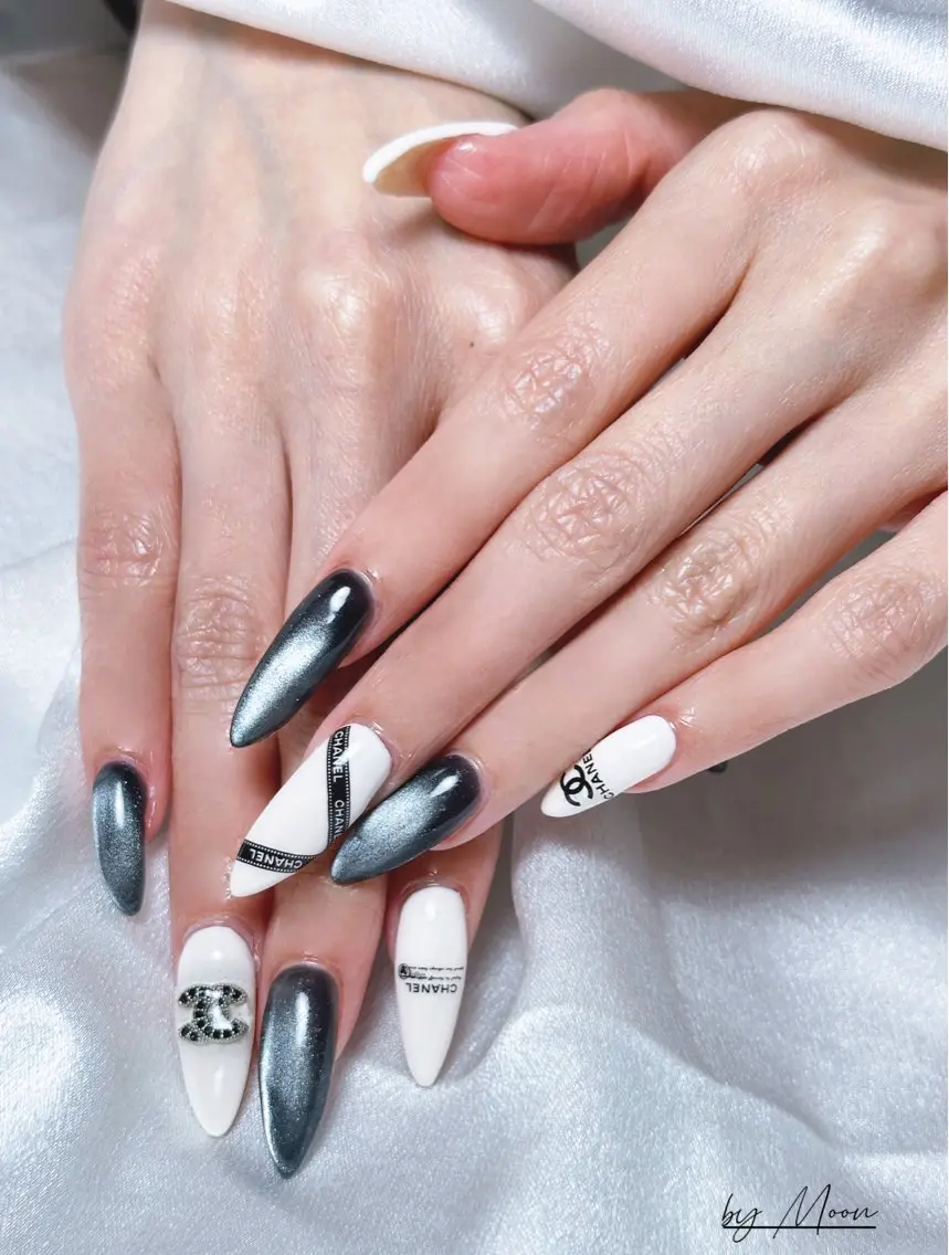 ネイル Moon Nailsのネイルデザイン