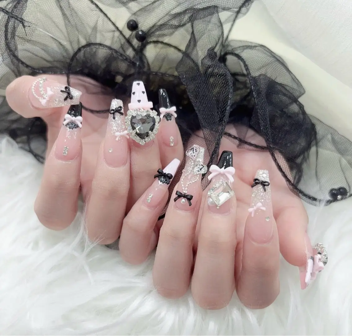 ネイル アートネイル オーロラネイル ボルドー チークネイル フレンチネイル ハンドネイル Sakura Nail Salonのネイルデザイン