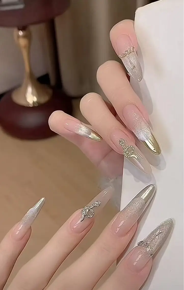 ネイル フラワーネイル フレンチネイル ジェルネイル ガラスフレンチ ハート ハンドネイル BabyYouMi nailのネイルデザイン