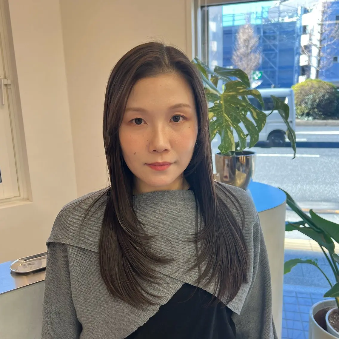 ロング 小森聖奈 韓国風レイヤーカットのヘアスタイル