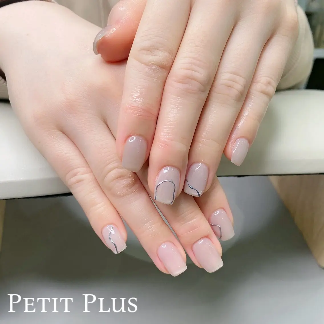 ネイル ミラーネイル シルバー ハンドネイル Petit Plus YUUKAのネイルデザイン
