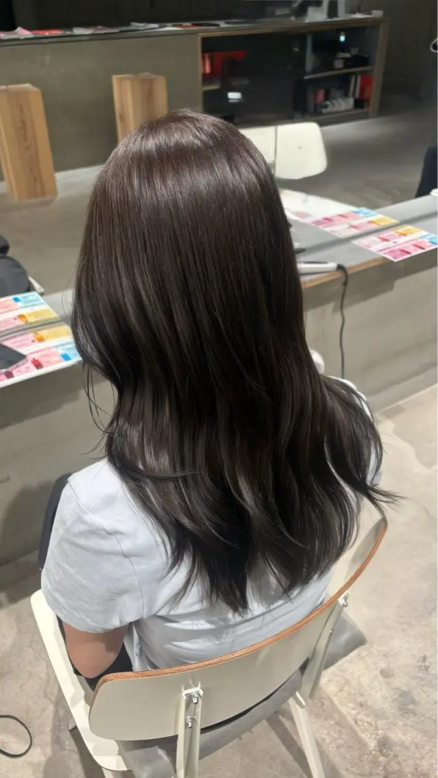 カラー グレージュ ヘアカラー 安藤 まりのヘアスタイル