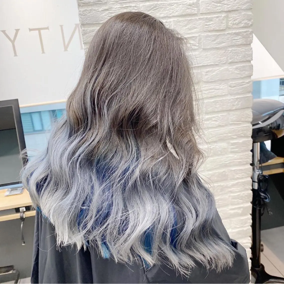 ロング カラー グラデーションカラー THINK SHOP KANTAのヘアスタイル