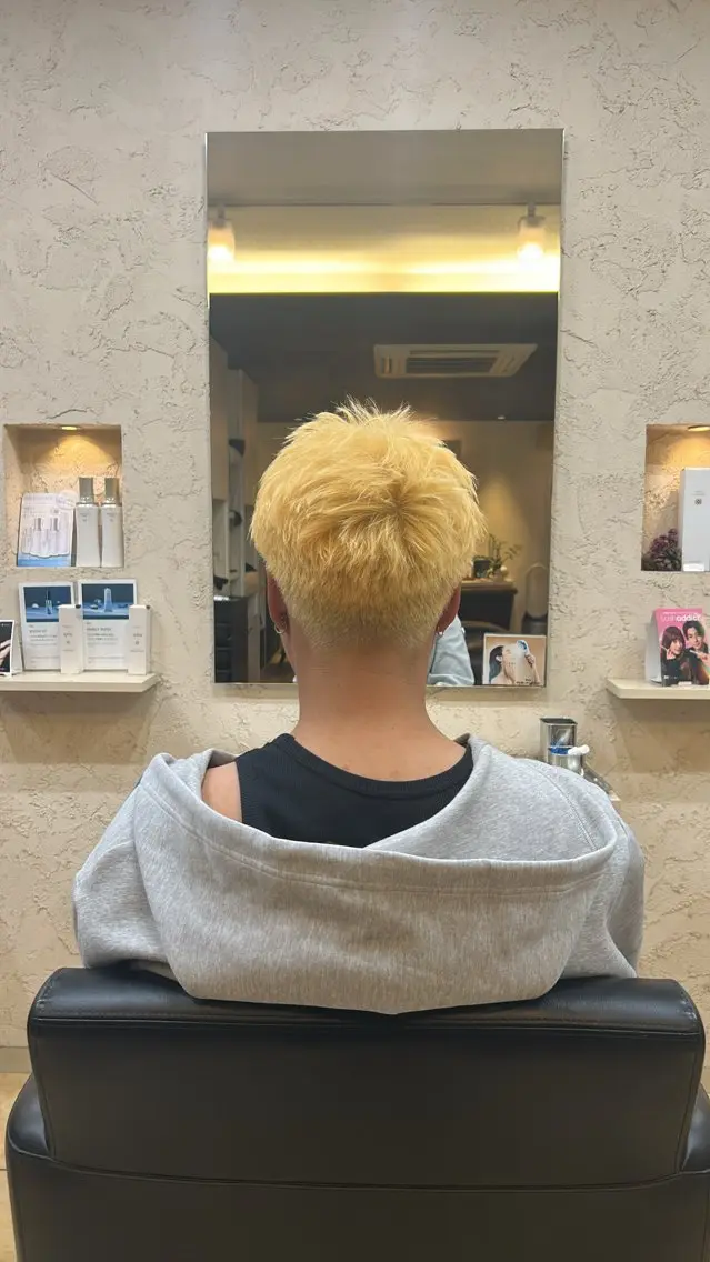 カラー ブリーチ 東 結菜のヘアスタイル