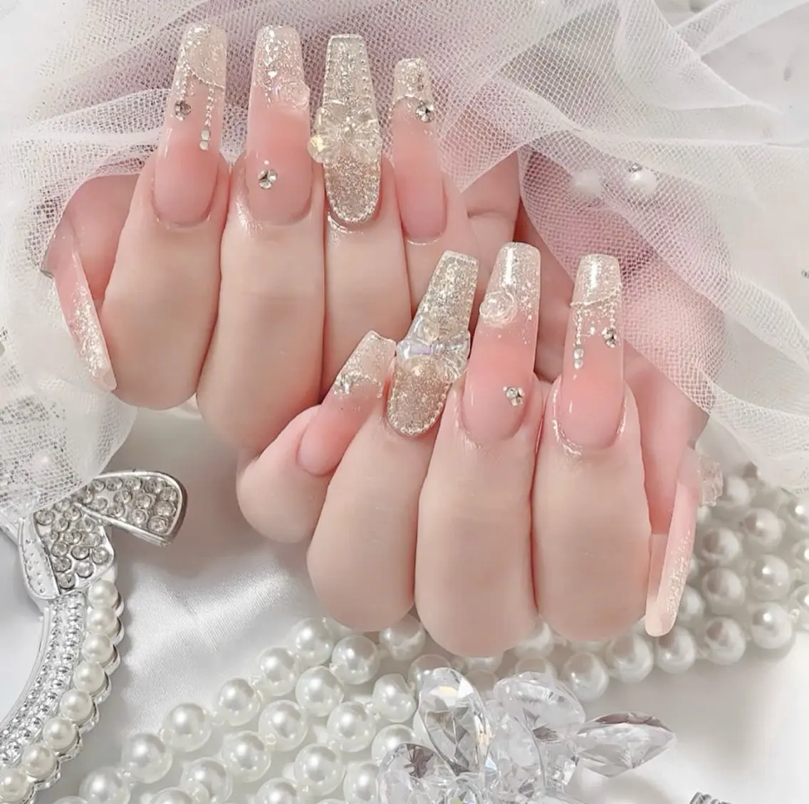 ネイル フレンチネイル ジェルネイル ガラスフレンチ ハロウィン ハート ハンドネイル H.baby Nail Salonのネイルデザイン