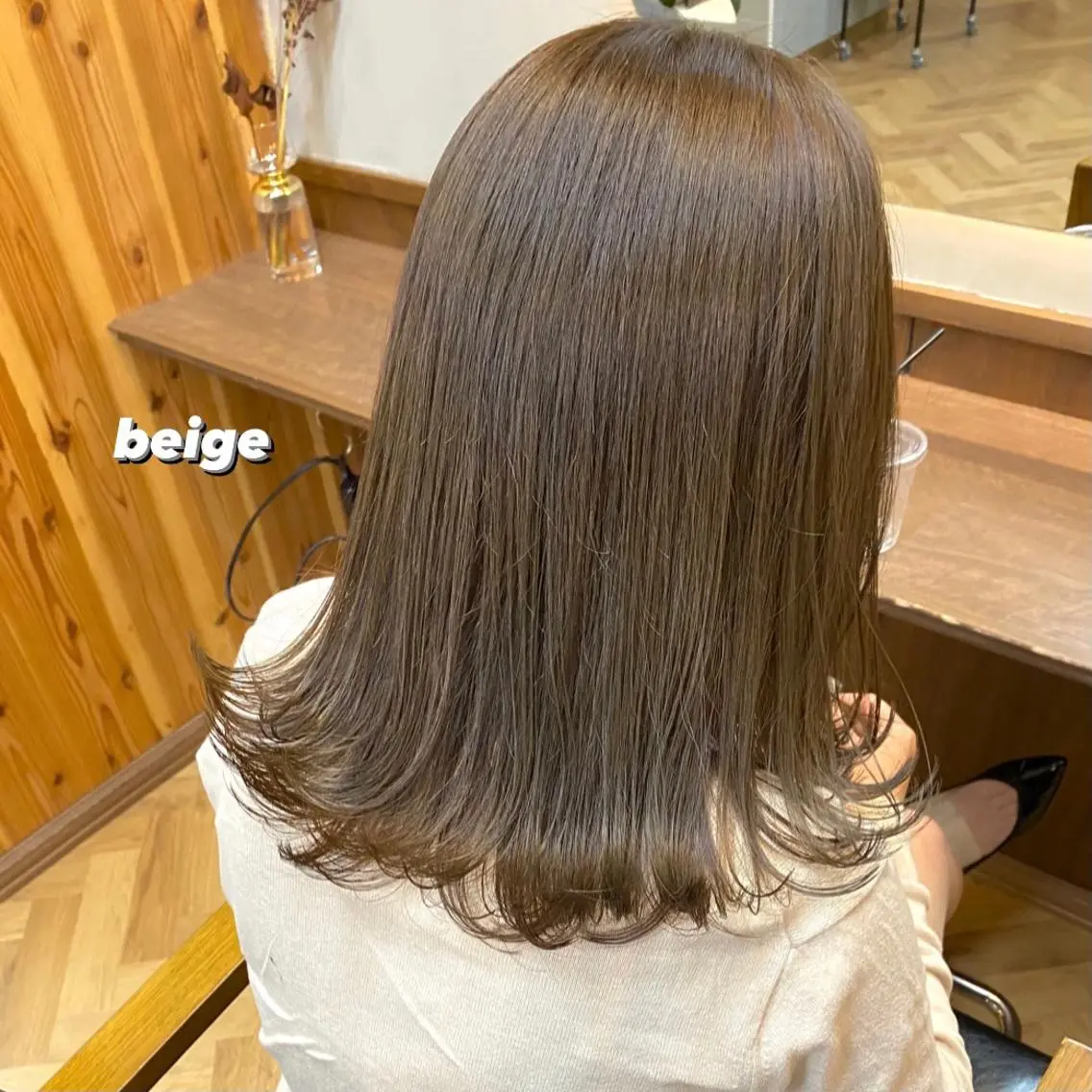 ミディアム カラー ベージュカラー ブリーチ 透明感カラー ミルクティーベージュ ブリーチなしカラー 前川 朋香のヘアスタイル