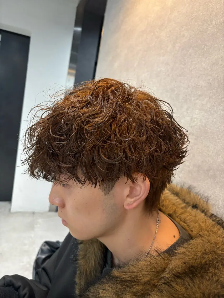 周りと差をつけたいならこれ🔥外国人風カットカラーパーマの写真