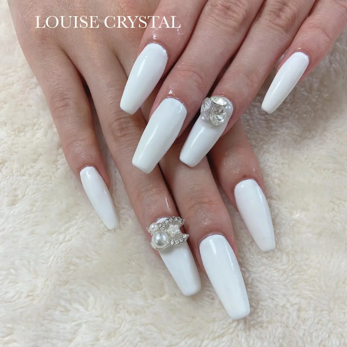 ネイル ハンドネイル LOUISE CRYSTALのネイルデザイン