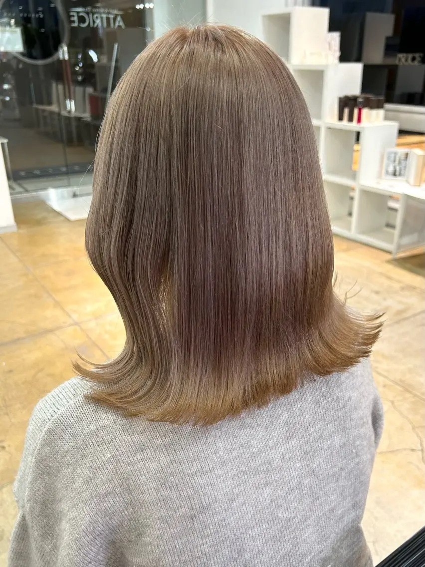 ミディアム 小澤 志穂のヘアスタイル