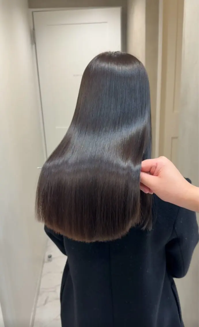 セミロング カット ヘアカラー トリートメント 岡田 大樹のヘアスタイル