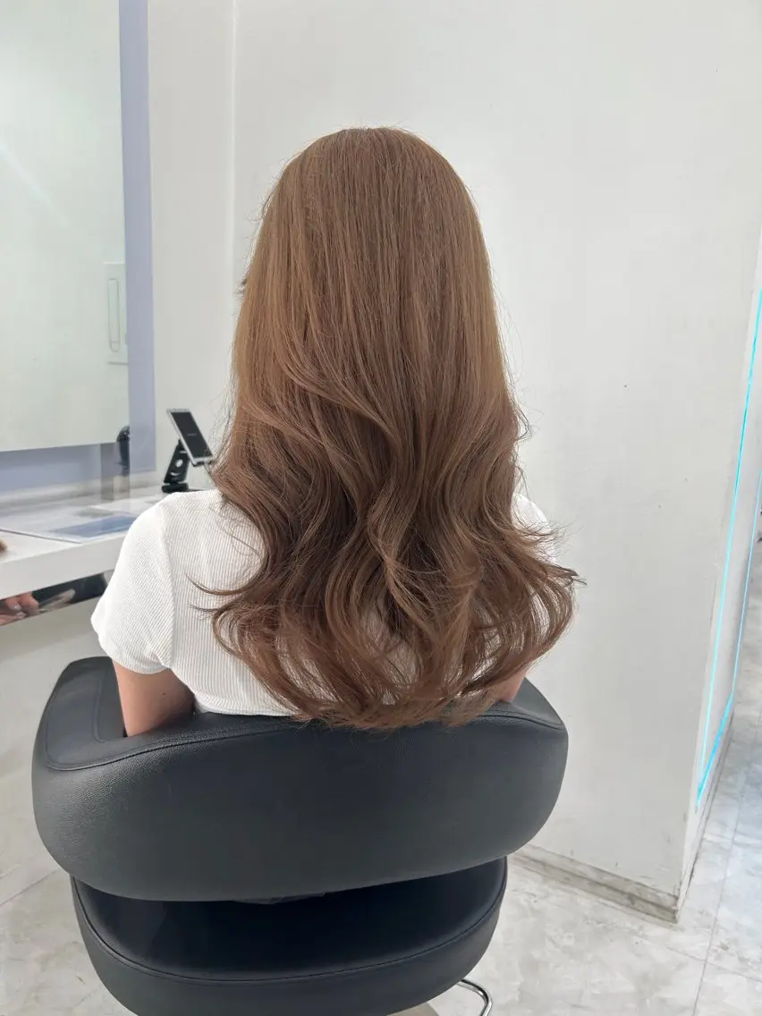ロング カラー ベージュカラー ブリーチ 透明感カラー ミルクティーベージュ ヘアカラー トリートメント 赤み消し透明感🩶 銀座Ryota🩶のヘアスタイル