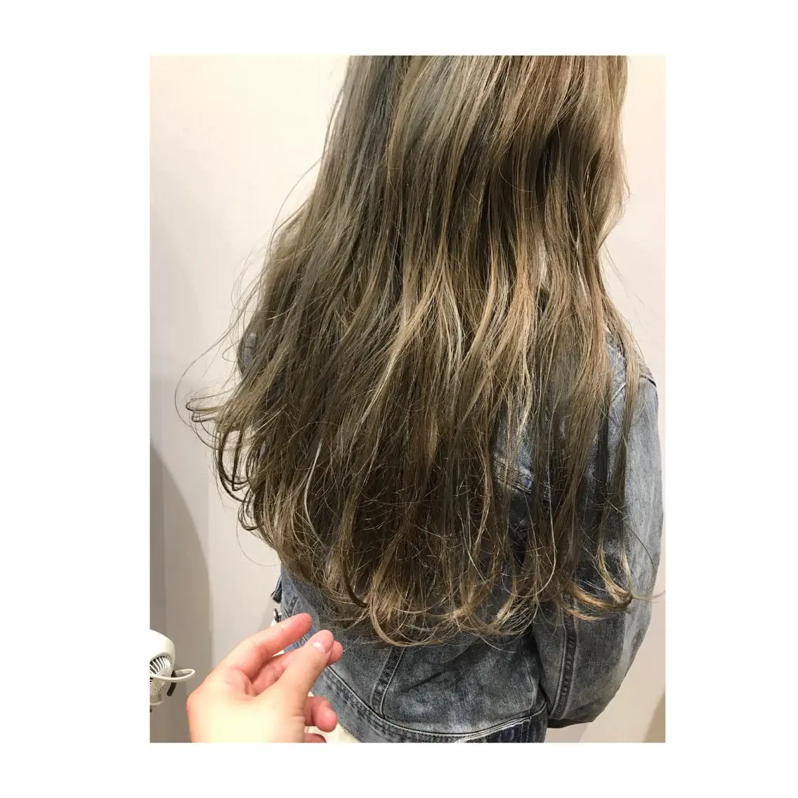 ロング カラー くるくるパーマ aikoのヘアスタイル