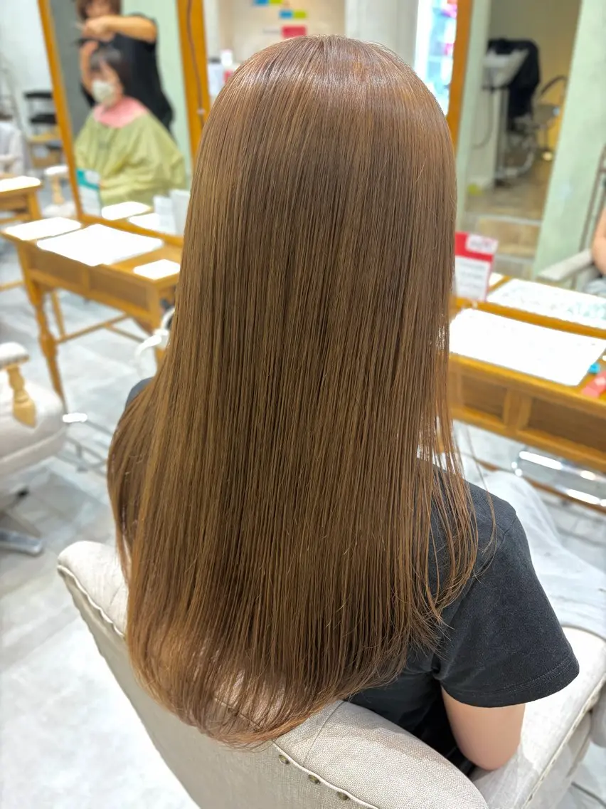 ロング カラー ベージュカラー ブリーチ ミルクティーベージュ 萩原 彩音のヘアスタイル