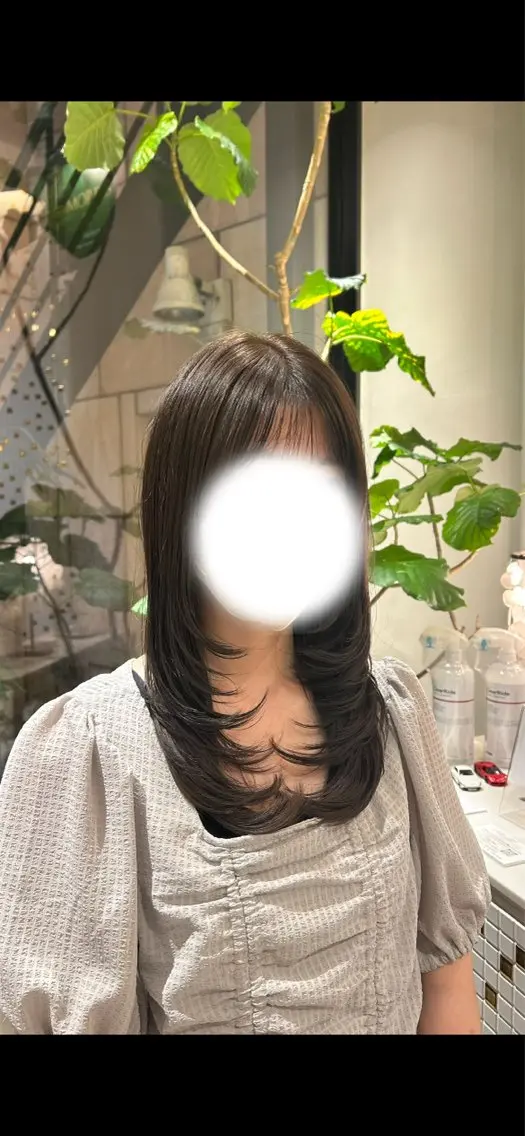 ロング カラー アッシュ アッシュブラウン ブラウンカラー レイヤーカット カット ヘアカラー 位田 結実のヘアスタイル