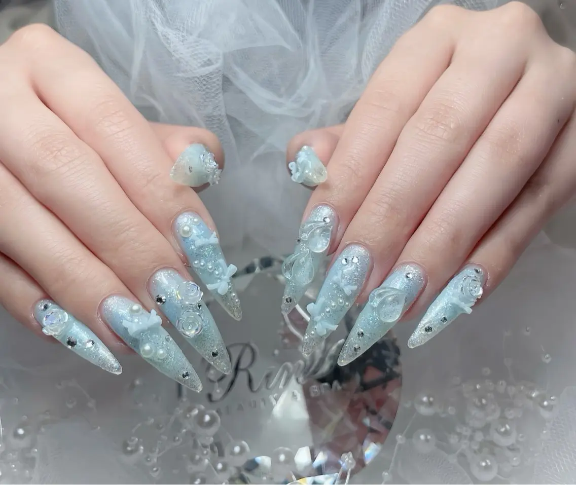 ネイル ボルドー フレンチネイル グラデーション キラキラネイル 韓国ネイル ハンドネイル Rin Nail Shinokuboのネイルデザイン