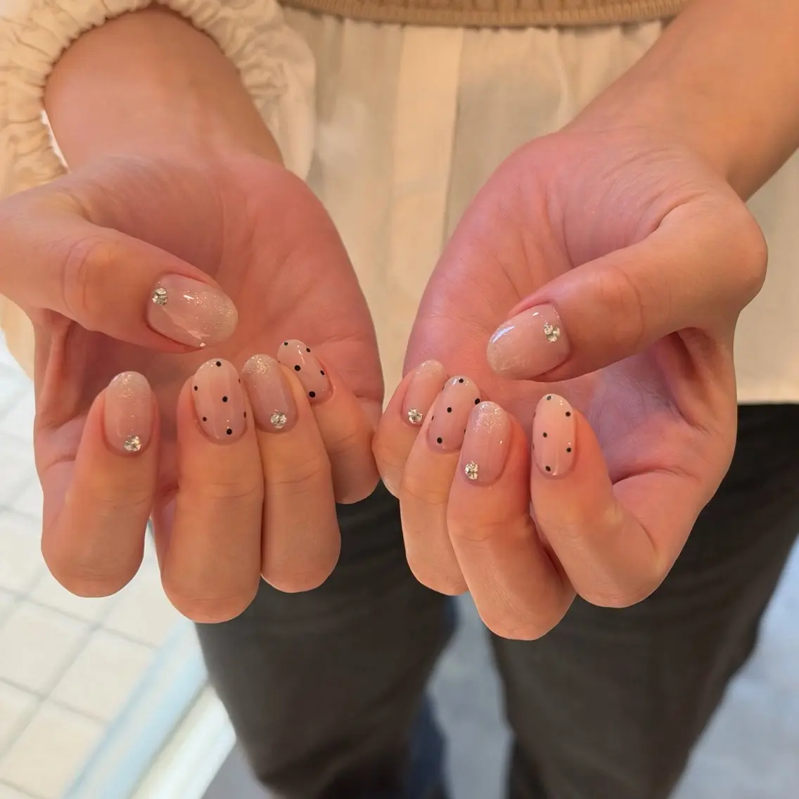 ネイル ドット キラキラネイル マグネットネイル 持ち込み ハンドネイル __shiho. nailのネイルデザイン